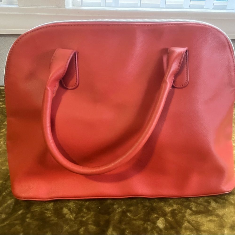 Kenneth Cole Reaction Purse Height 10 Width 15 Depth 6 Drop 6 - Picture 2 of 3